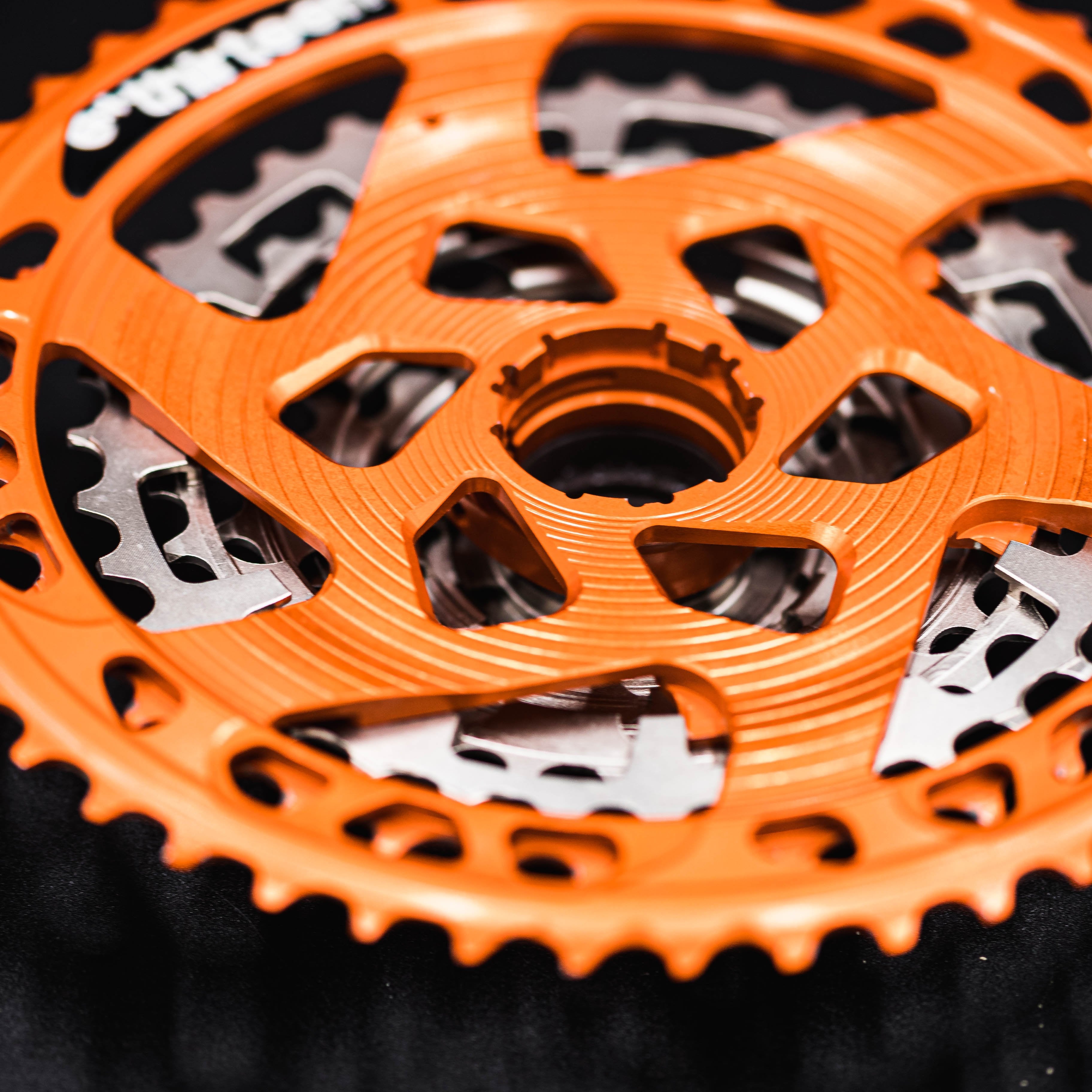 Helix Race Kassette 9–50 Zähne – 12-fach, Intergalactic Farbe, Kompatibel Mit SRAM & Shimano 12-Gang MTB/Gravel-Antrieben